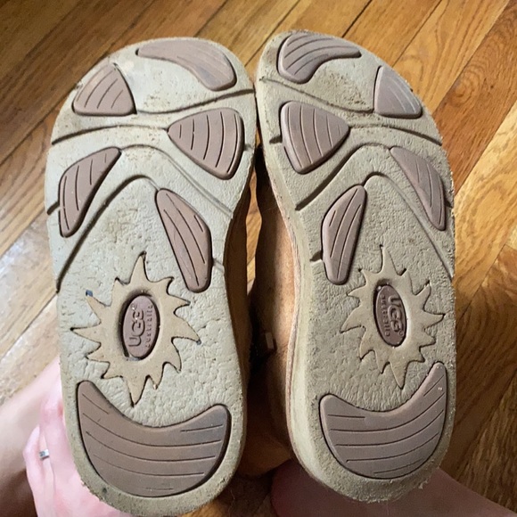 UGG Classic Short II - Picture 3 of 6